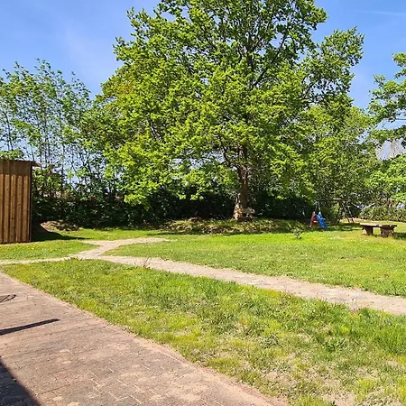 Apartment Stunning In With Wifi And 1 Bedrooms *