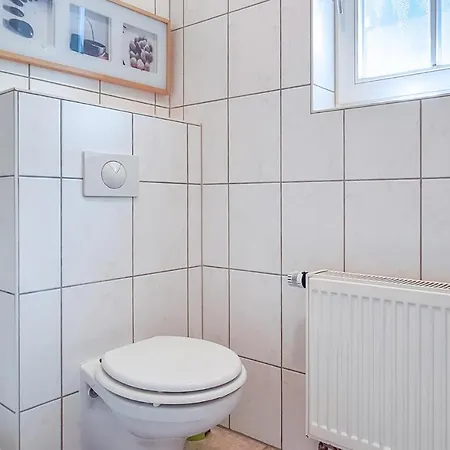 Apartment Stunning In With Wifi And 1 Bedrooms